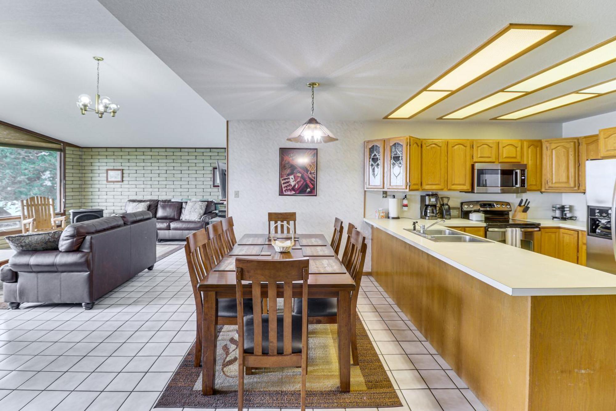 Flathead Lake Views Scenic And Spacious Retreat! بيجفورك المظهر الخارجي الصورة